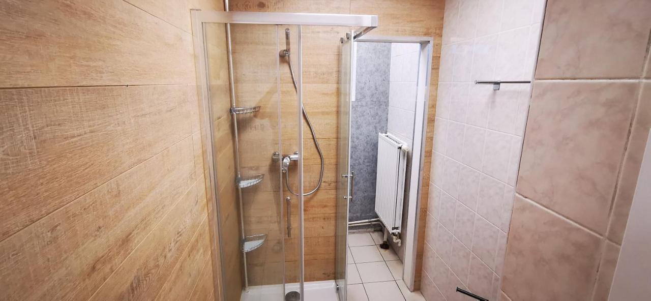 Hostel Powstaniec Wola - Private Rooms Βαρσοβία Εξωτερικό φωτογραφία