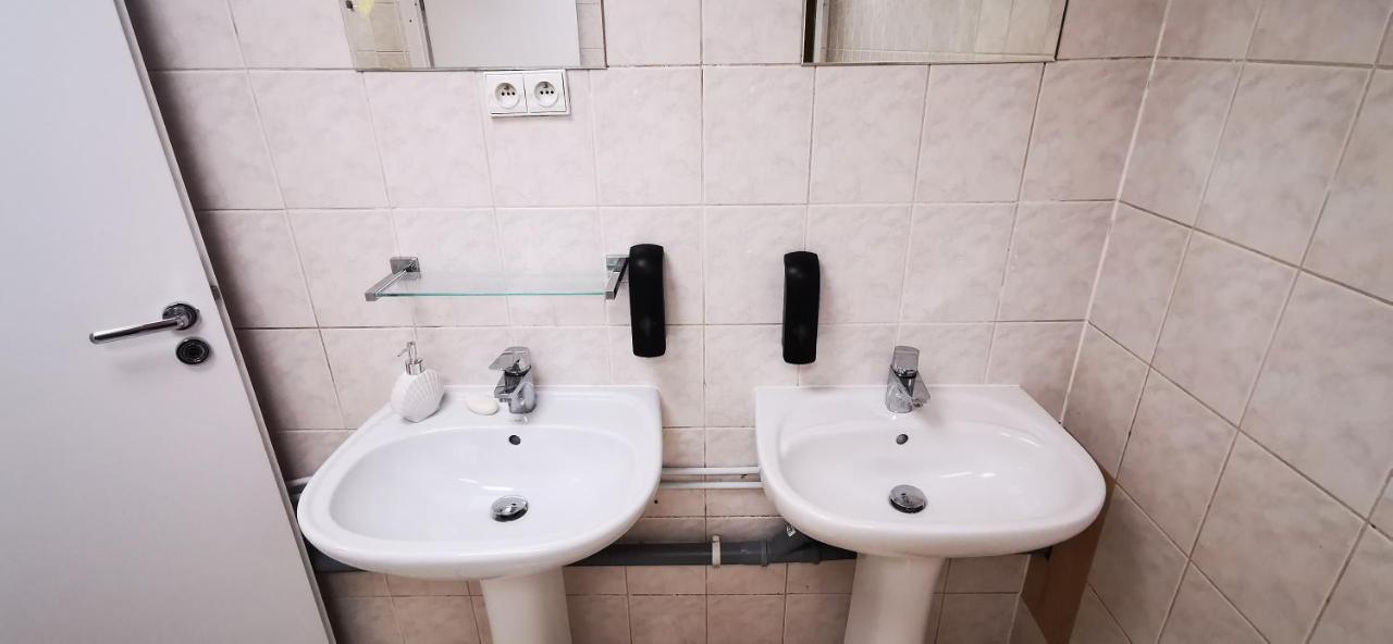 Hostel Powstaniec Wola - Private Rooms Βαρσοβία Εξωτερικό φωτογραφία