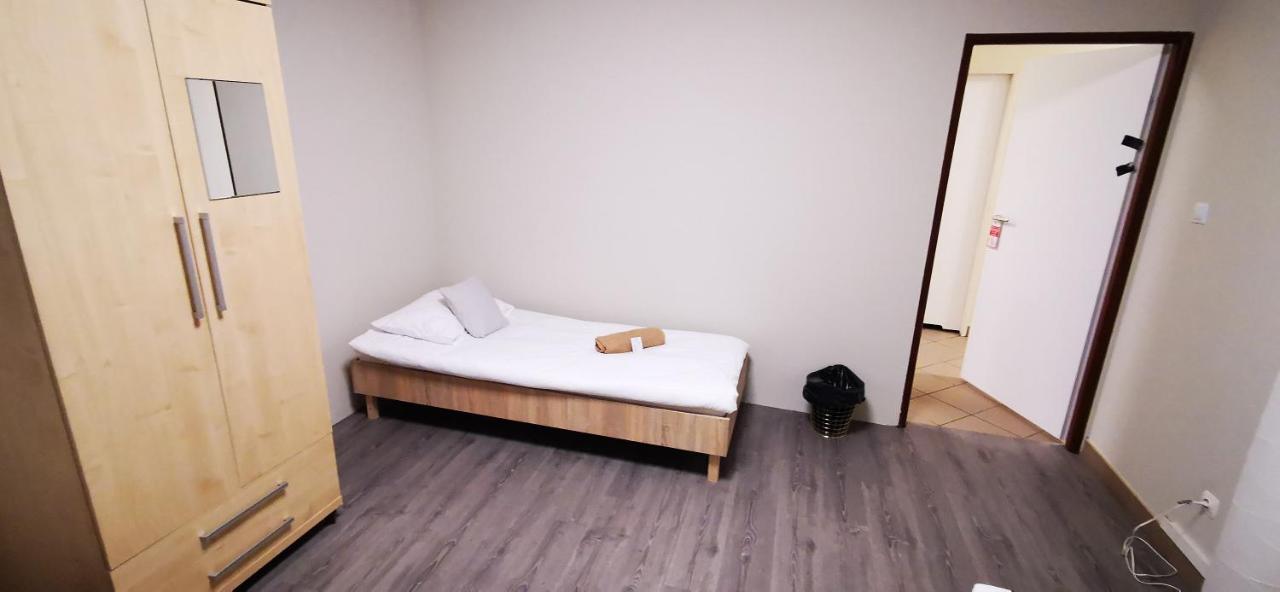 Hostel Powstaniec Wola - Private Rooms Βαρσοβία Εξωτερικό φωτογραφία